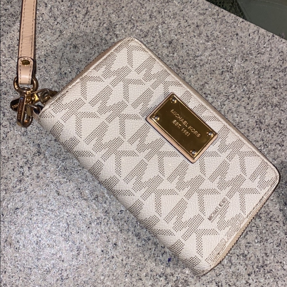 Michael Kors wristlet